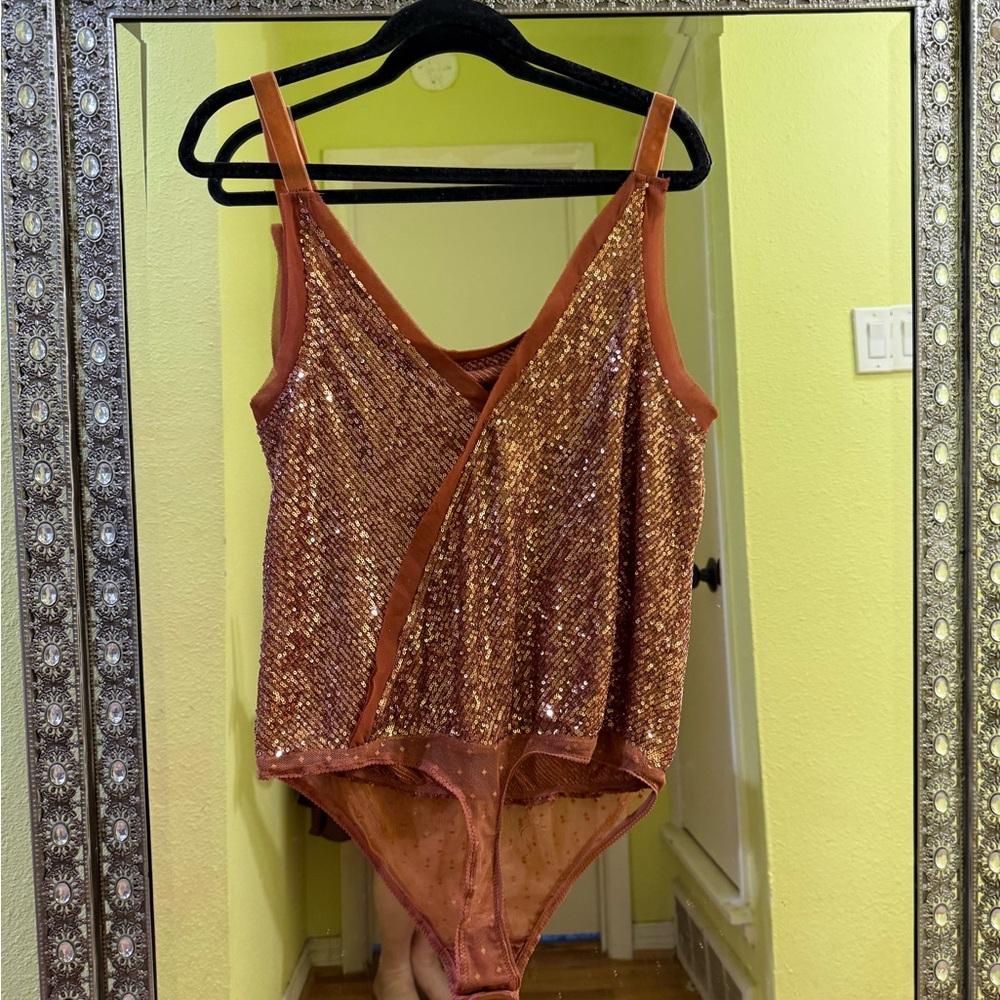 🎀 Free People Shimmer & Shine Copper Sequin Bodysuit - Picture 5 of 5